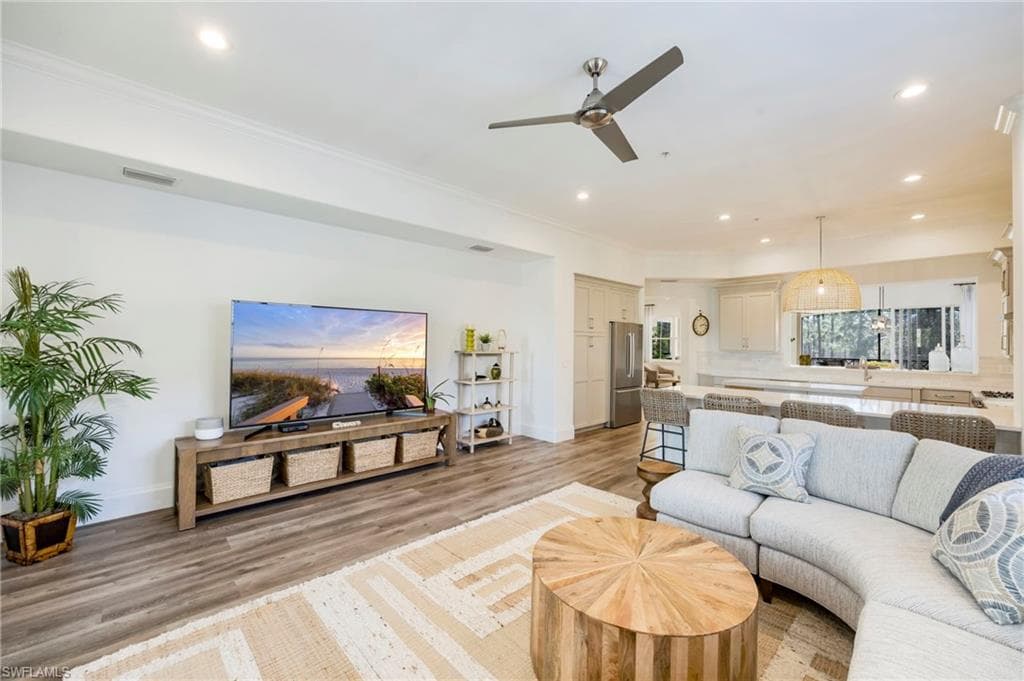 2870 Castillo CT 103-8