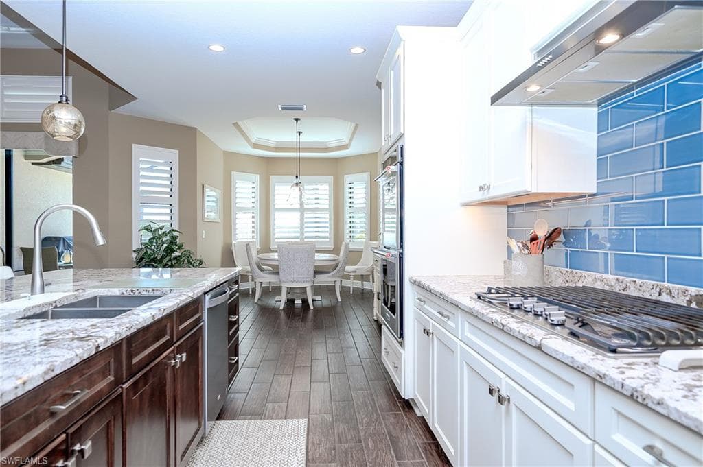 10505 Valencia Lakes DR-16