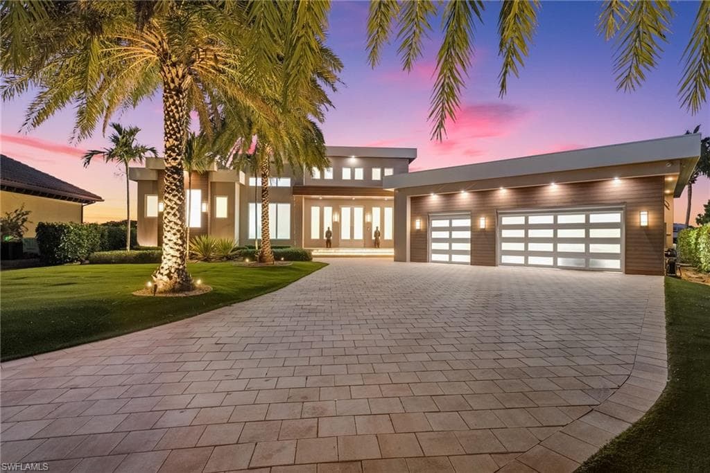 103 Montrose DR-23