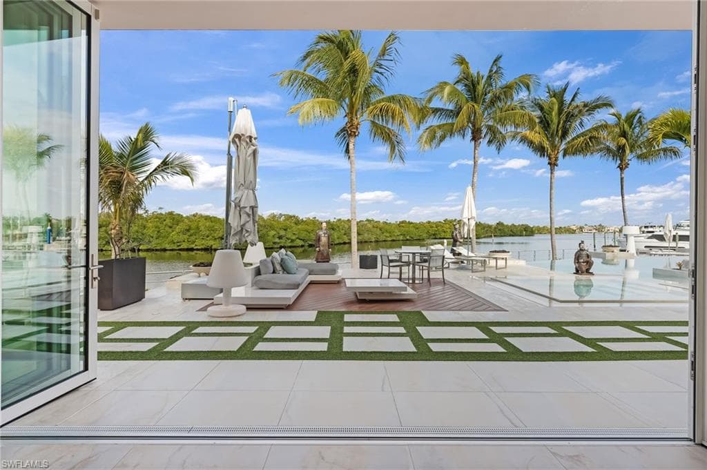 103 Montrose DR-27