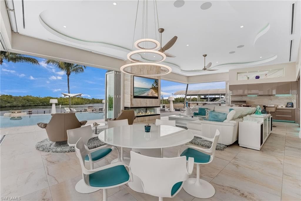 103 Montrose DR-7