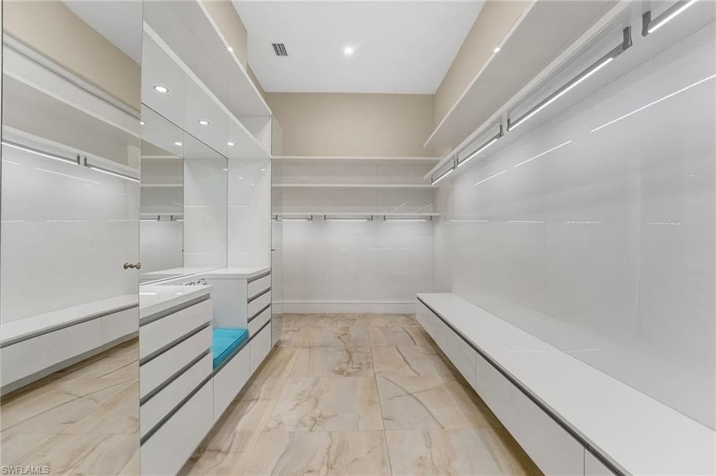 103 Montrose DR-32