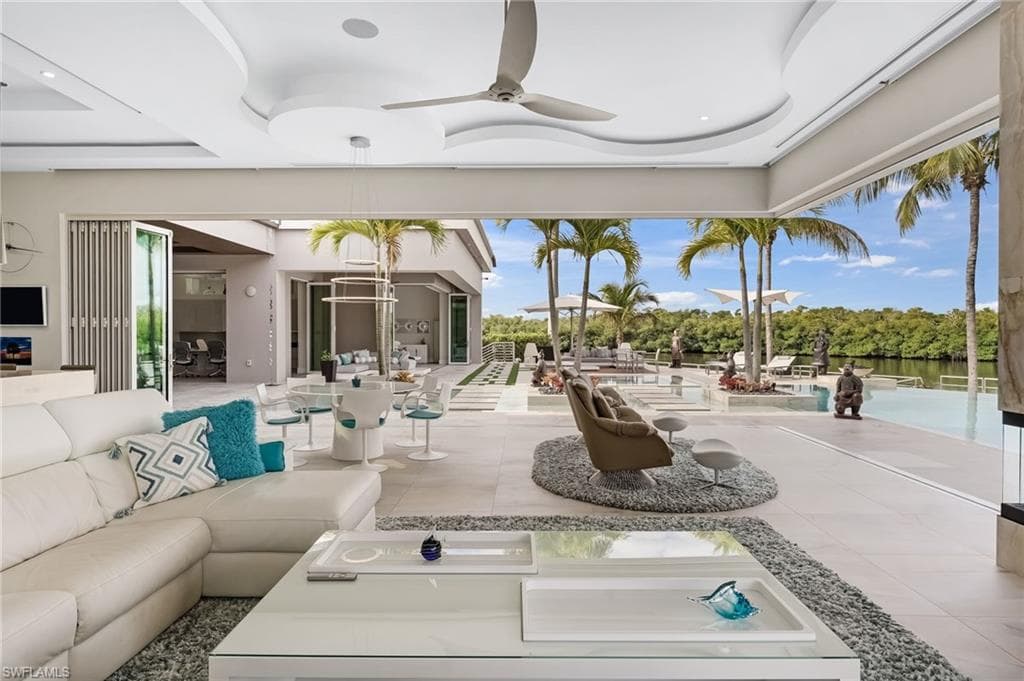 103 Montrose DR-5