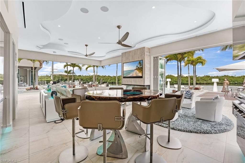 103 Montrose DR-9