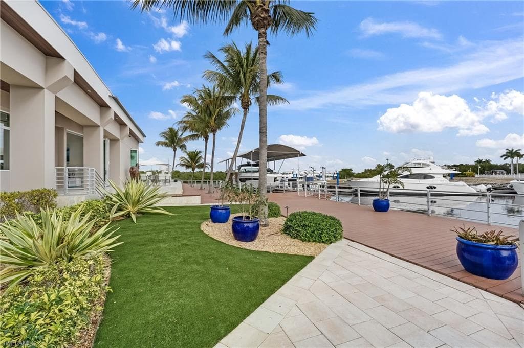 103 Montrose DR-24