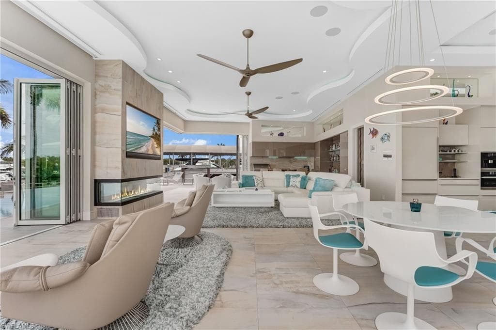 103 Montrose DR-10