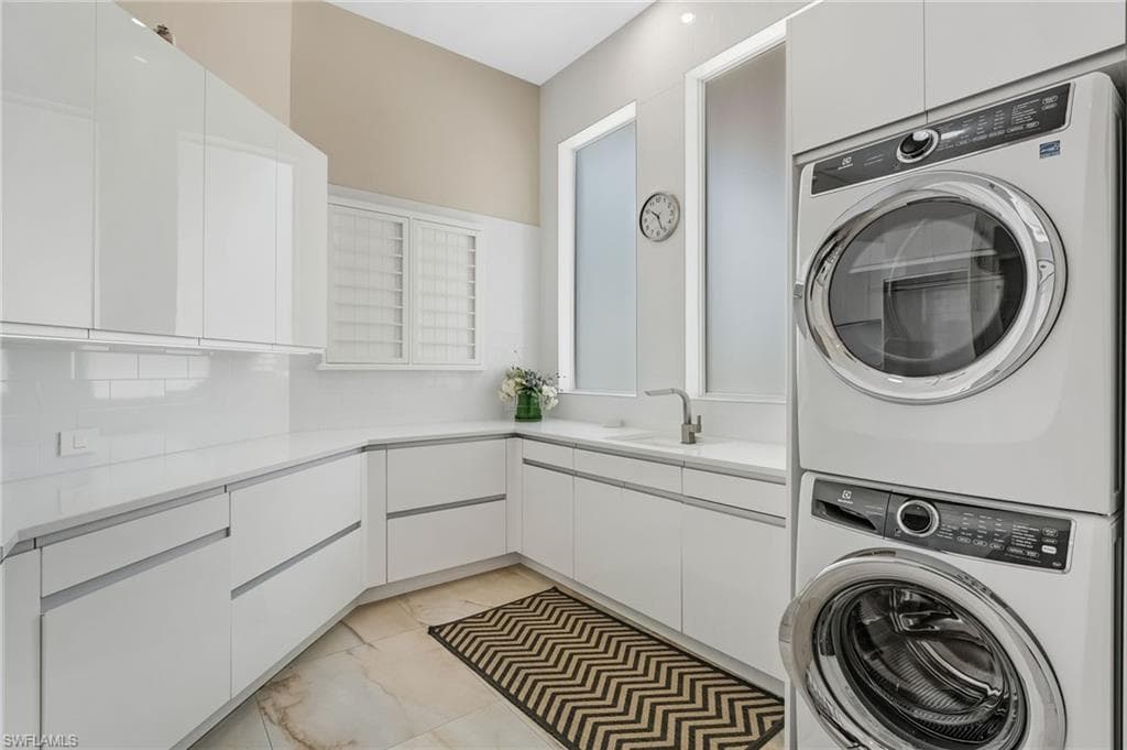 103 Montrose DR-37