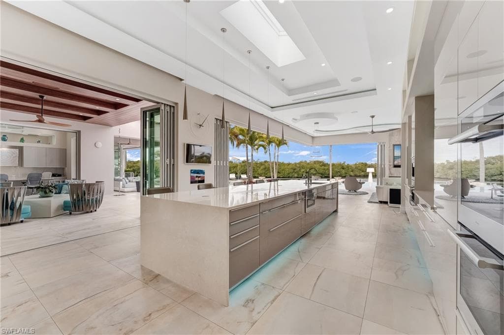 103 Montrose DR-19