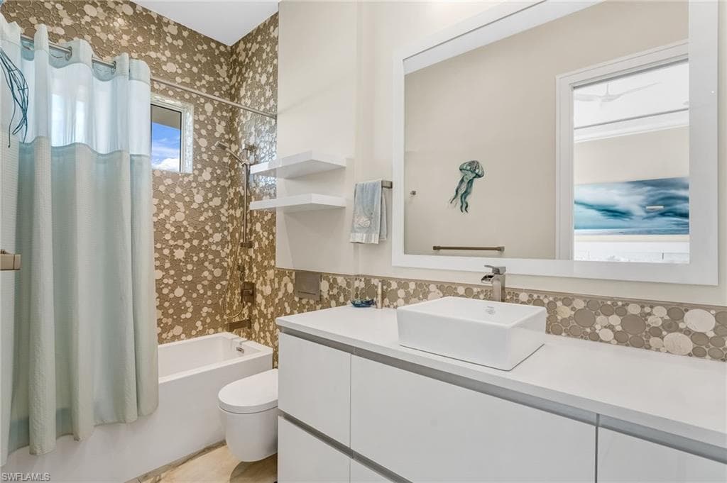 103 Montrose DR-39