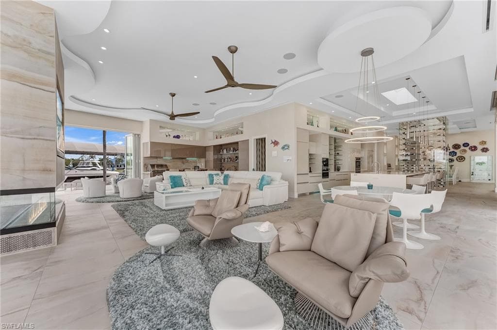 103 Montrose DR-8