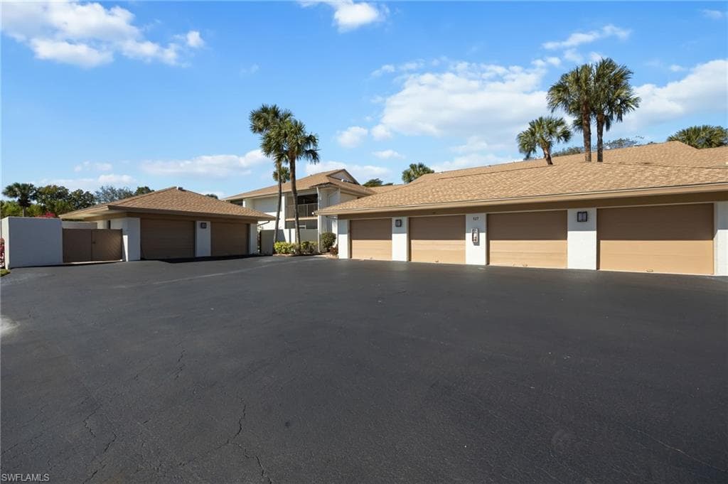 517 Lake Louise CIR 201-24