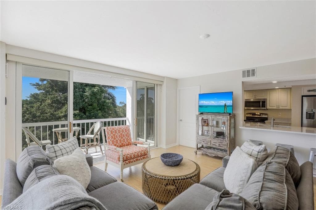 5501 Heron Pt DR 201-4