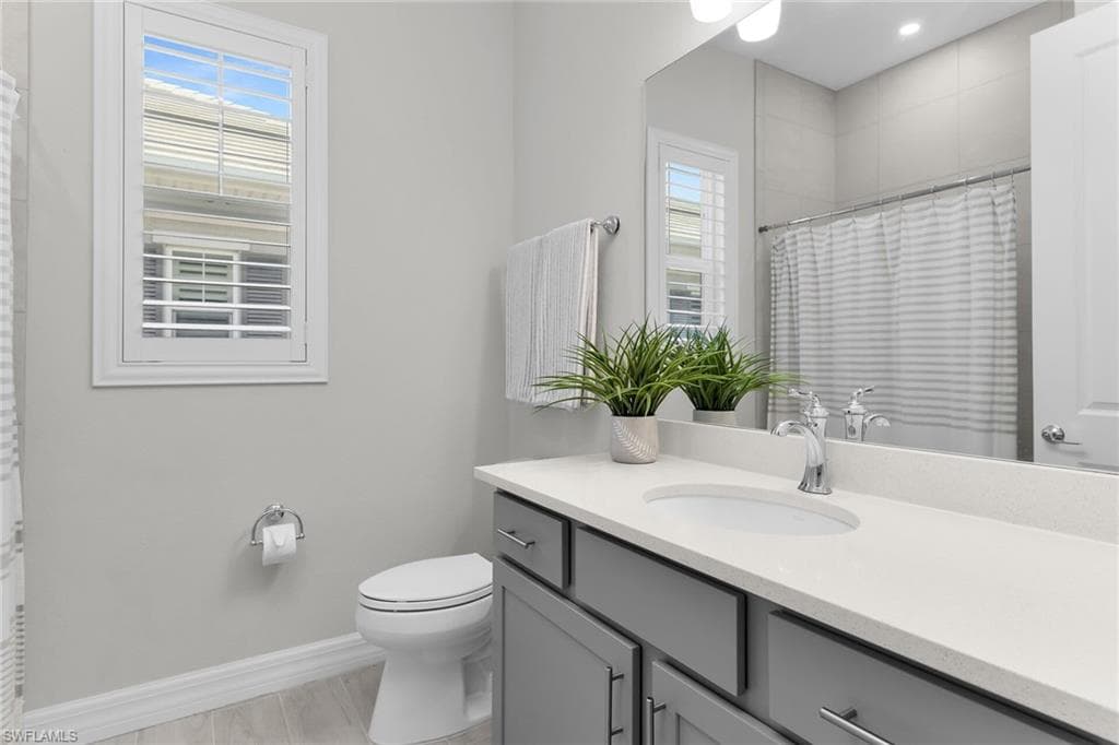 238 Indies DR E 202-23