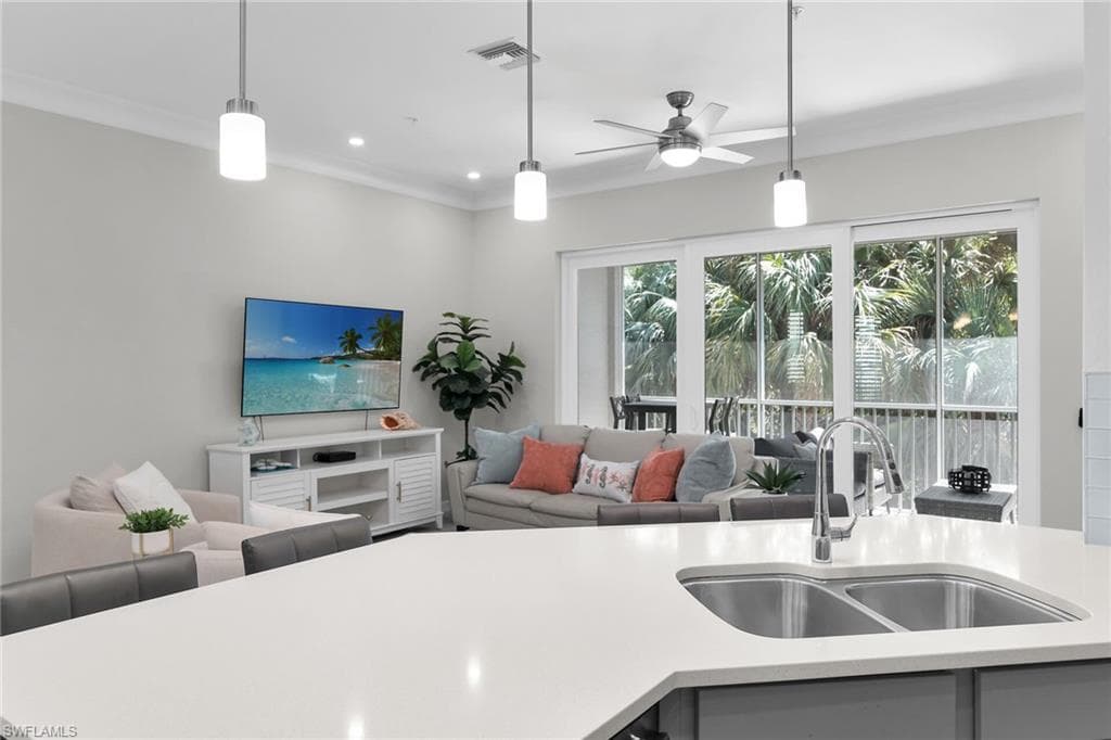 238 Indies DR E 202-12