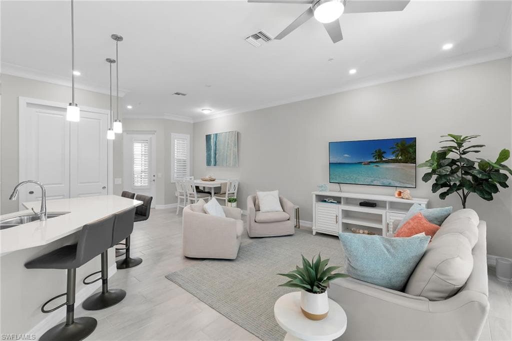 238 Indies DR E 202-7