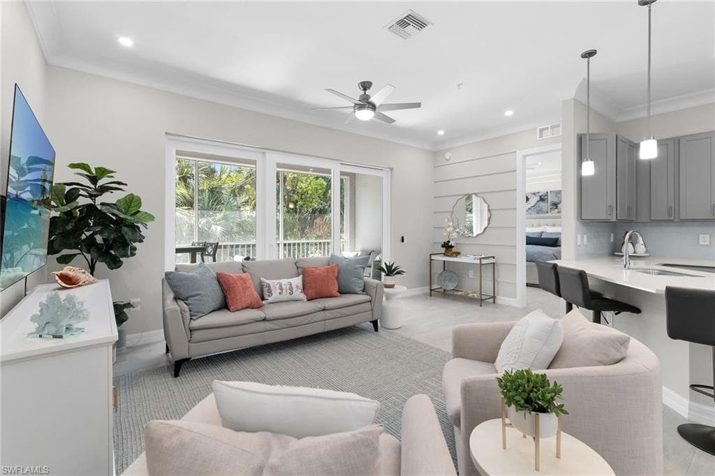 238 Indies DR E 202-1