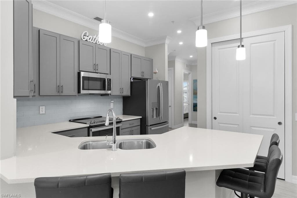238 Indies DR E 202-9