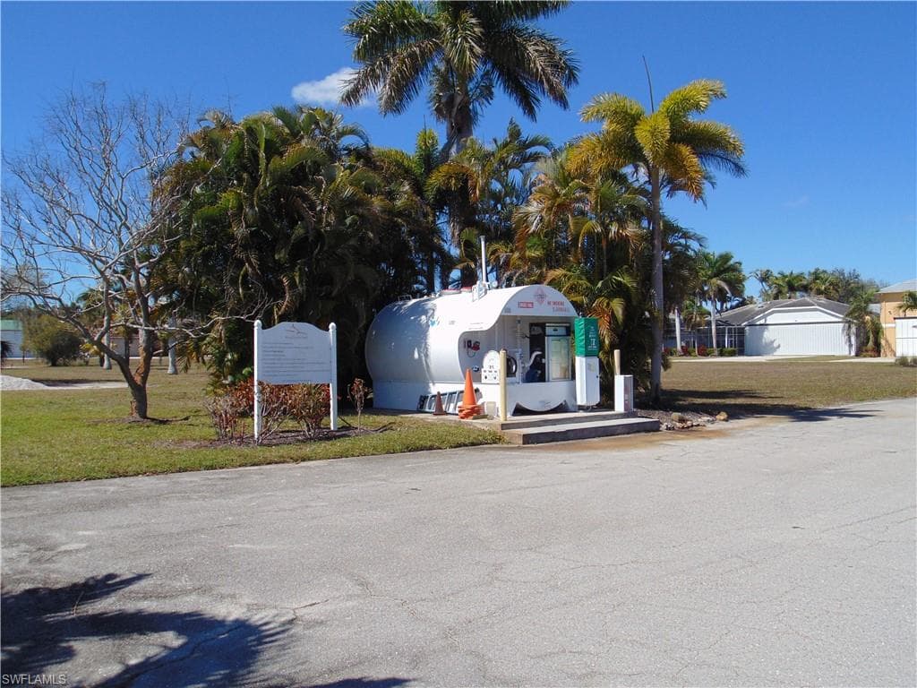 4017 Skyway DR-17