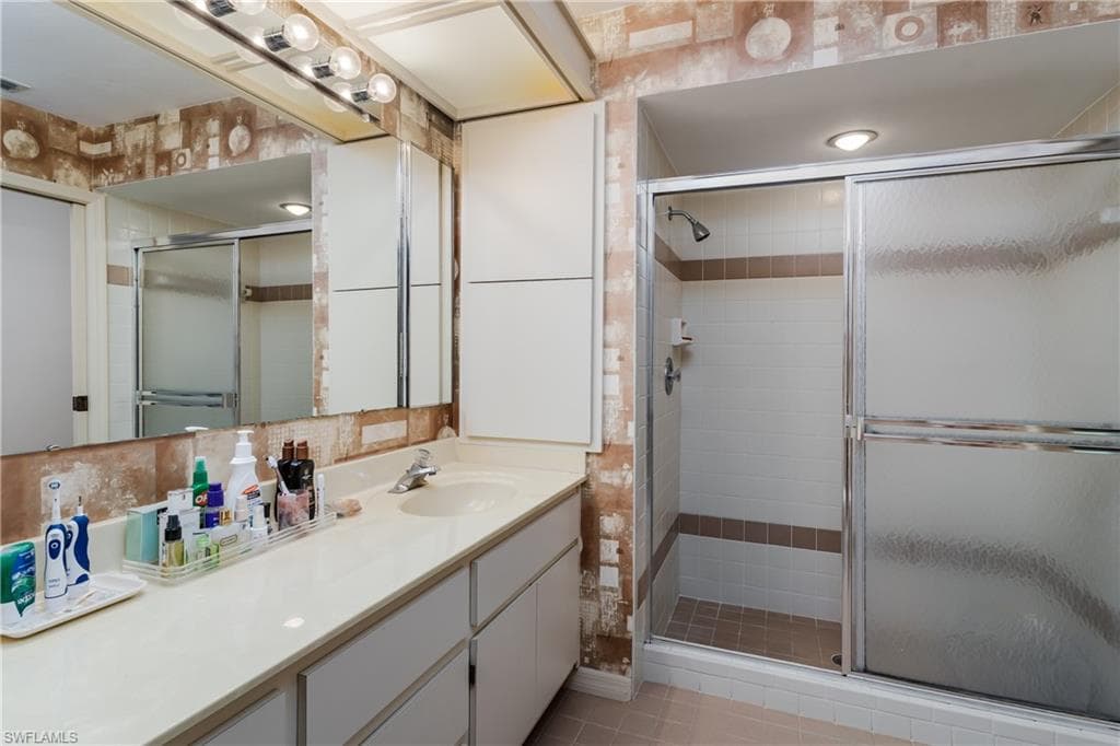 600 Parkview LN-13