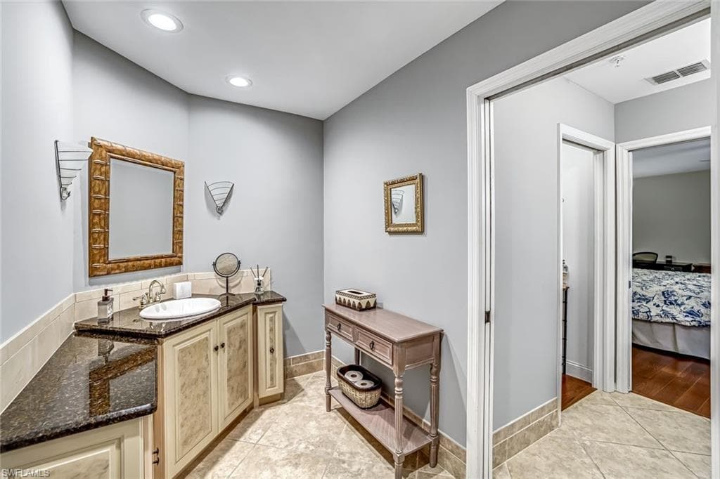 760 Waterford DR 303-7