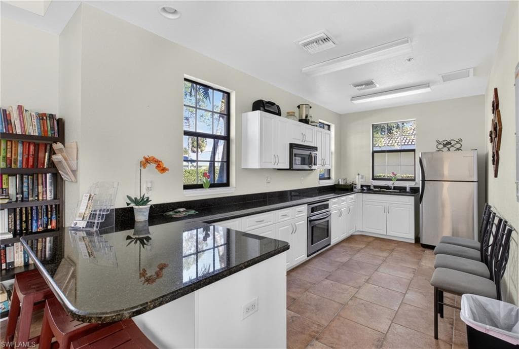 13671 Julias WAY 1225-33