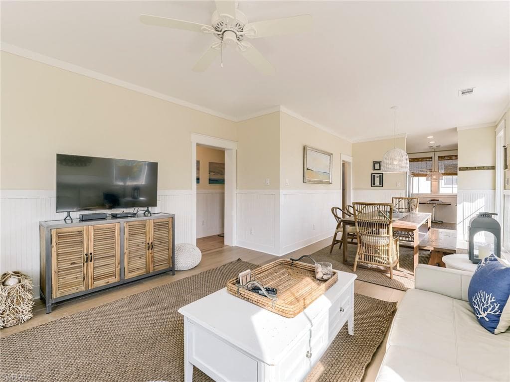 1550 Centre ST-23