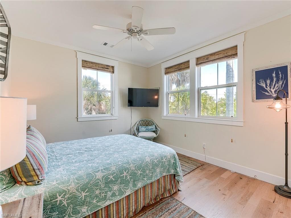 1550 Centre ST-17