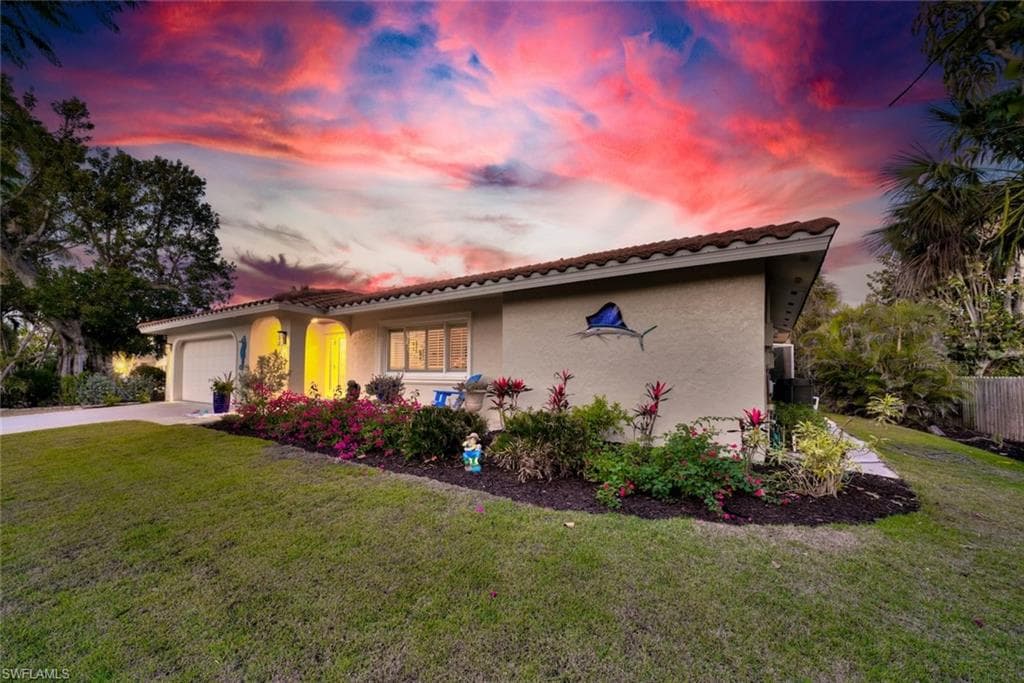 1056 S Yachtsman DR-1
