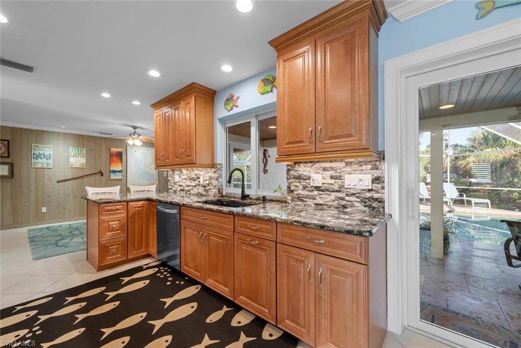 1056 S Yachtsman DR-9