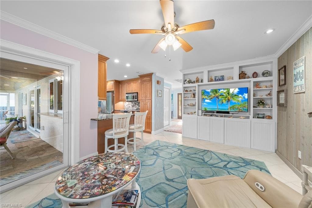 1056 S Yachtsman DR-10