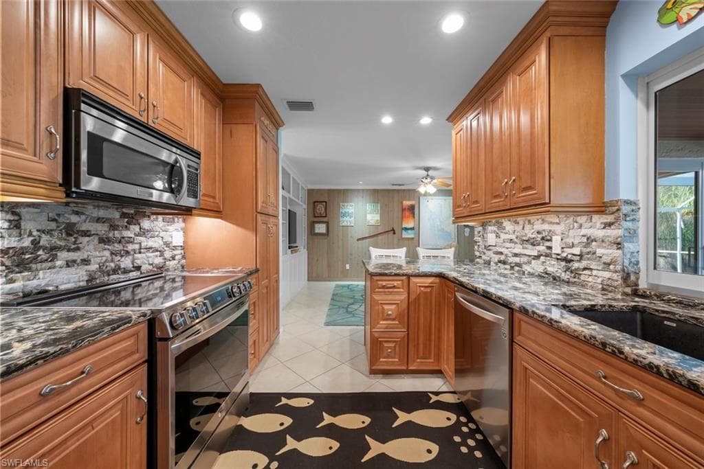 1056 S Yachtsman DR-8
