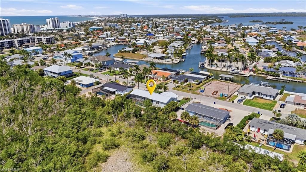 26 Fairview BLVD-46