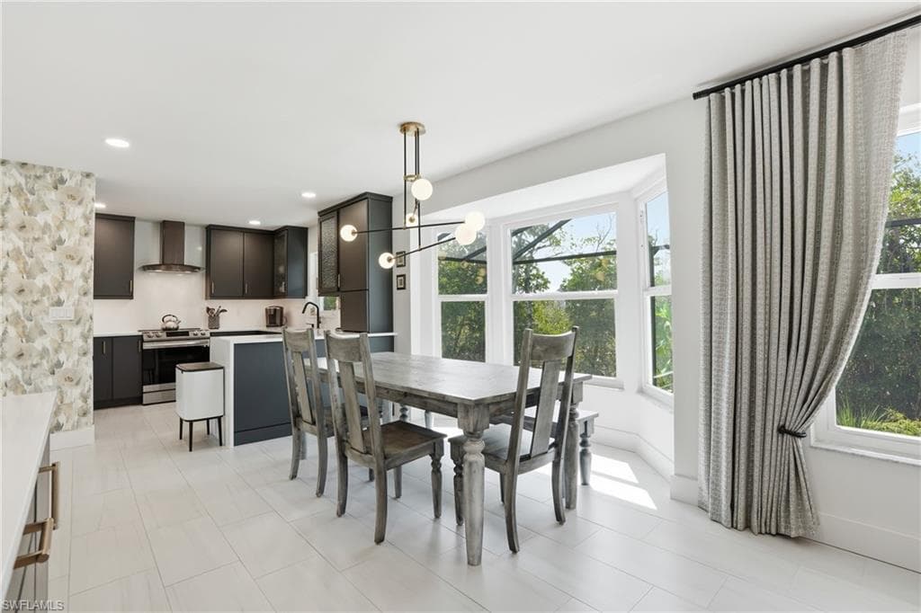 26 Fairview BLVD-16