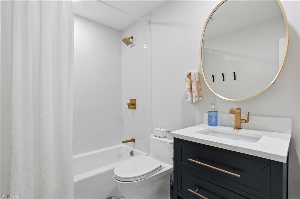 26 Fairview BLVD-28