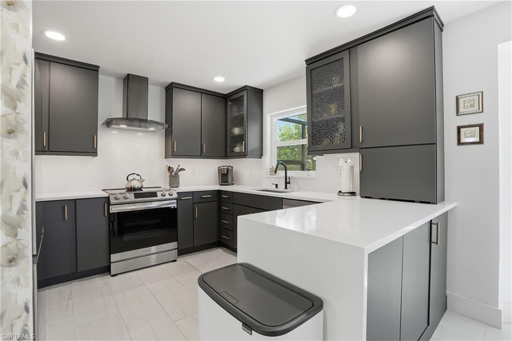 26 Fairview BLVD-10