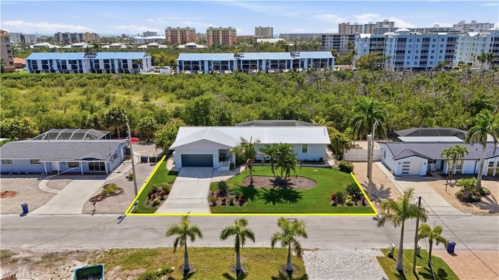 26 Fairview BLVD-41