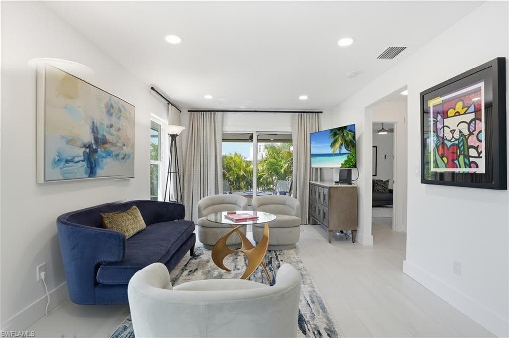 26 Fairview BLVD-18