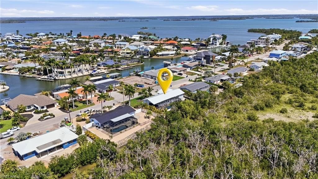26 Fairview BLVD-40