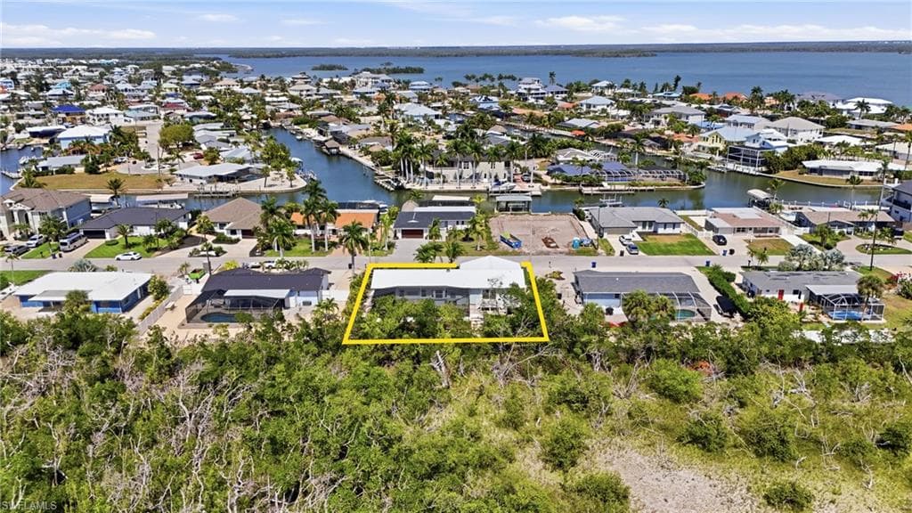 26 Fairview BLVD-39