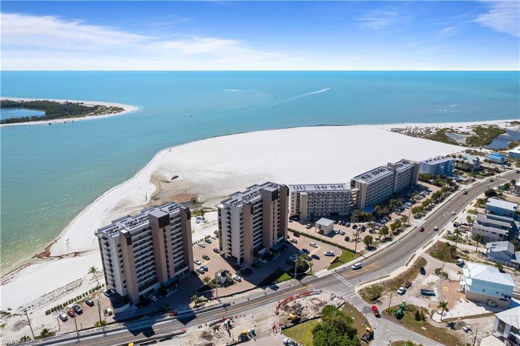8400 Estero BLVD 303-1