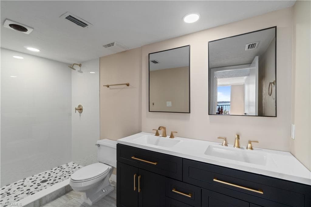 8400 Estero BLVD 303-19