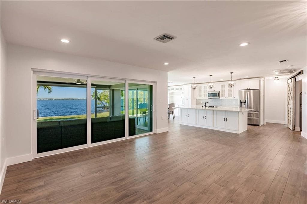 138 Riverview RD-16
