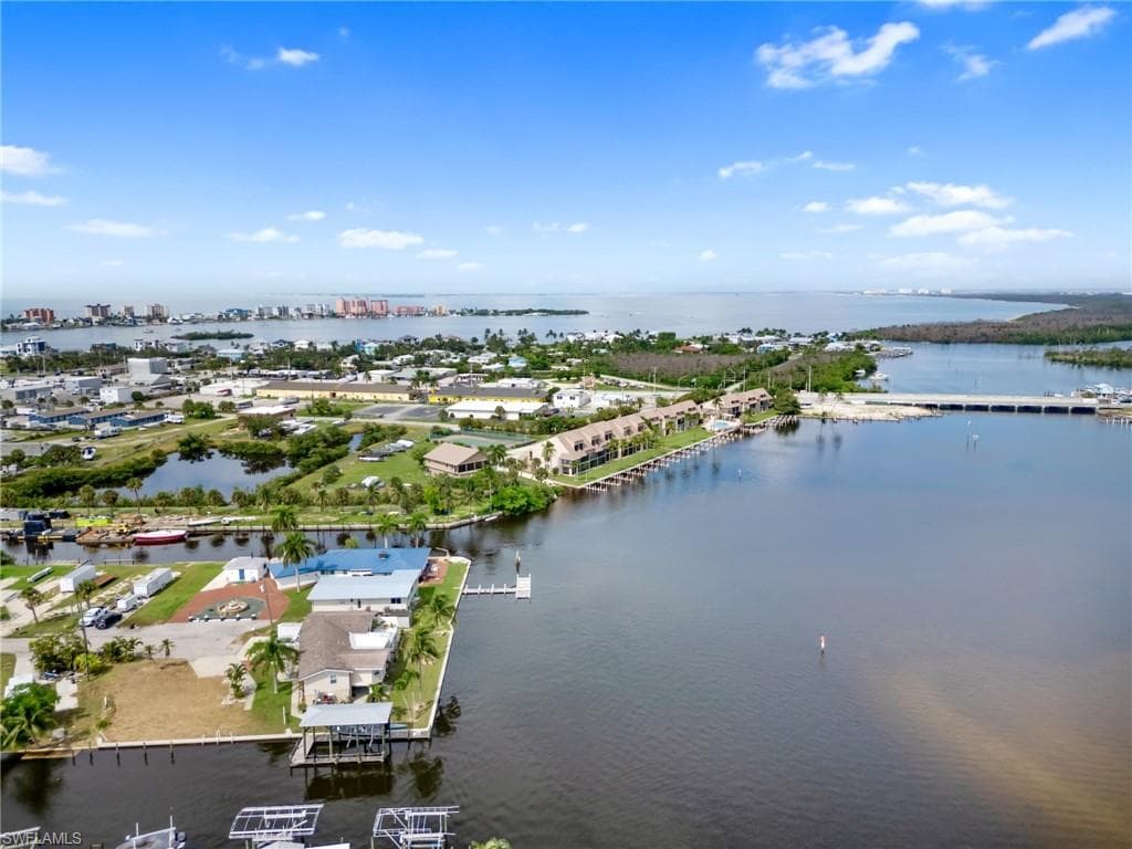 870 Oak ST-6