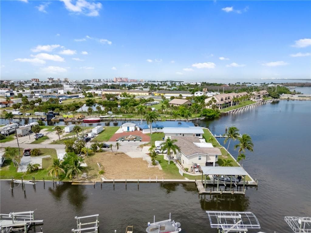 870 Oak ST-1