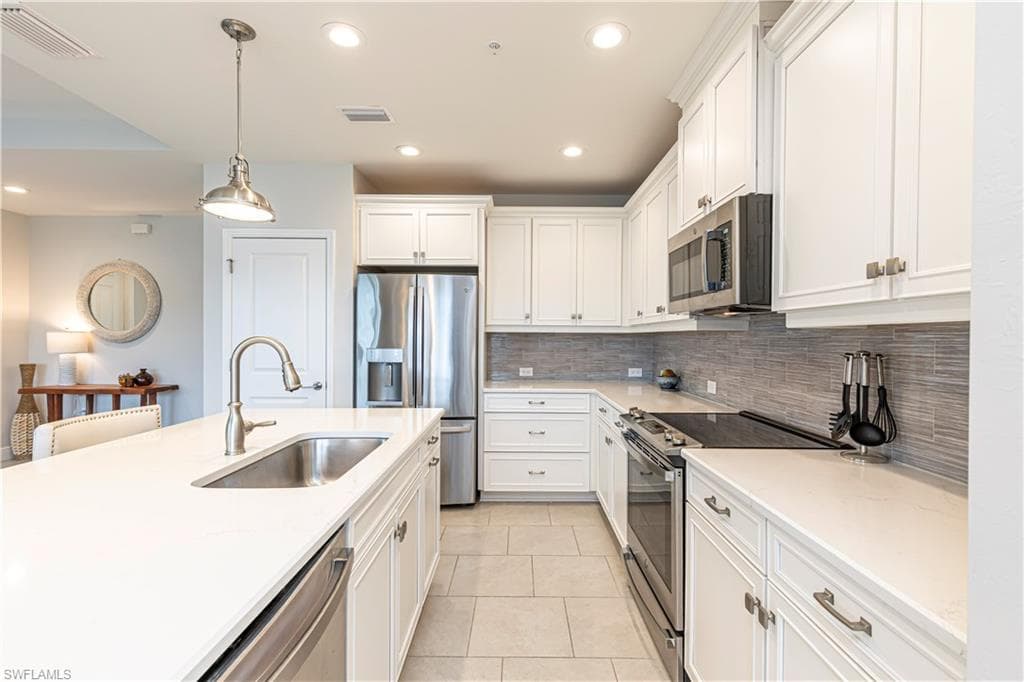 2561 Seychelles DR 304-15