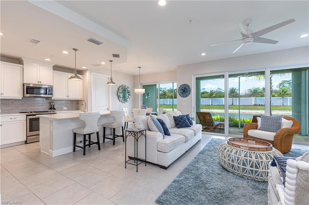 2561 Seychelles DR 304-8