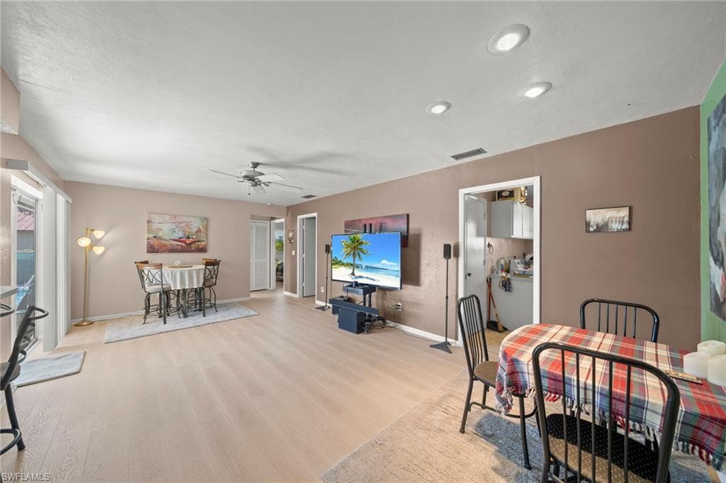 2172 Lochmoor CIR-6
