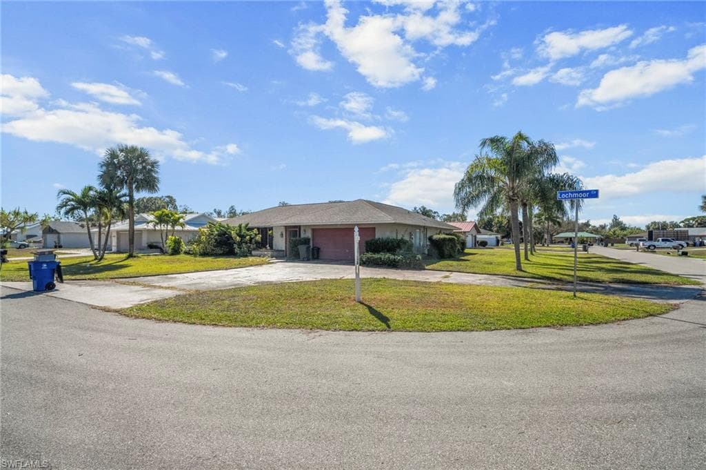 2172 Lochmoor CIR-22