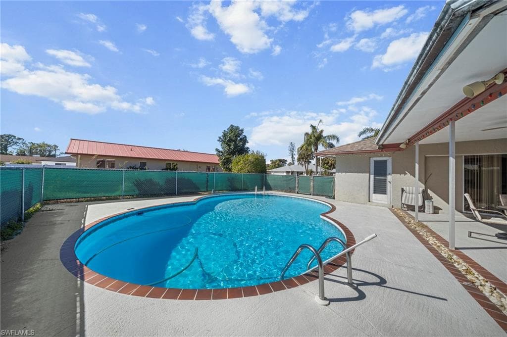 2172 Lochmoor CIR-1