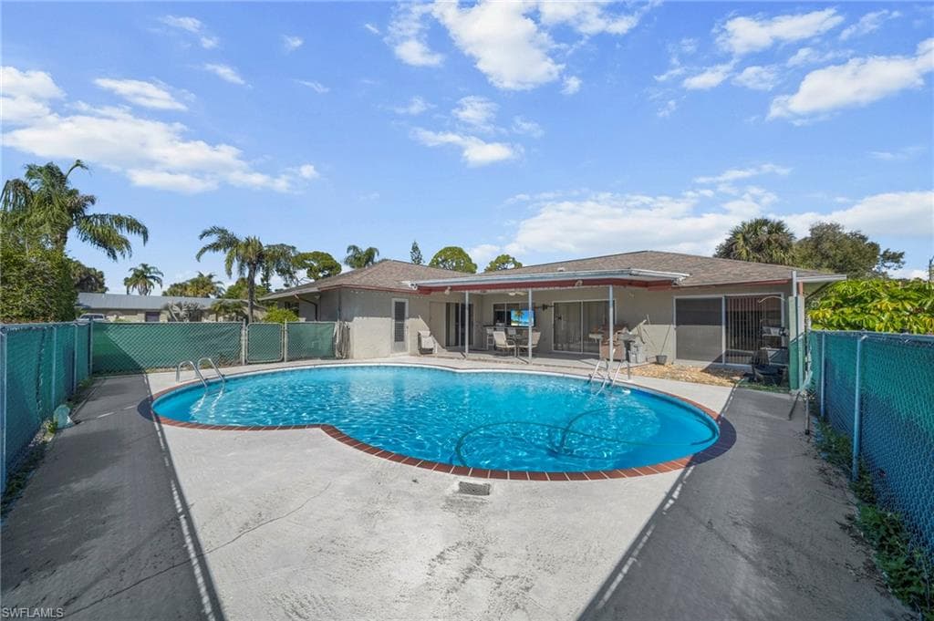 2172 Lochmoor CIR-20